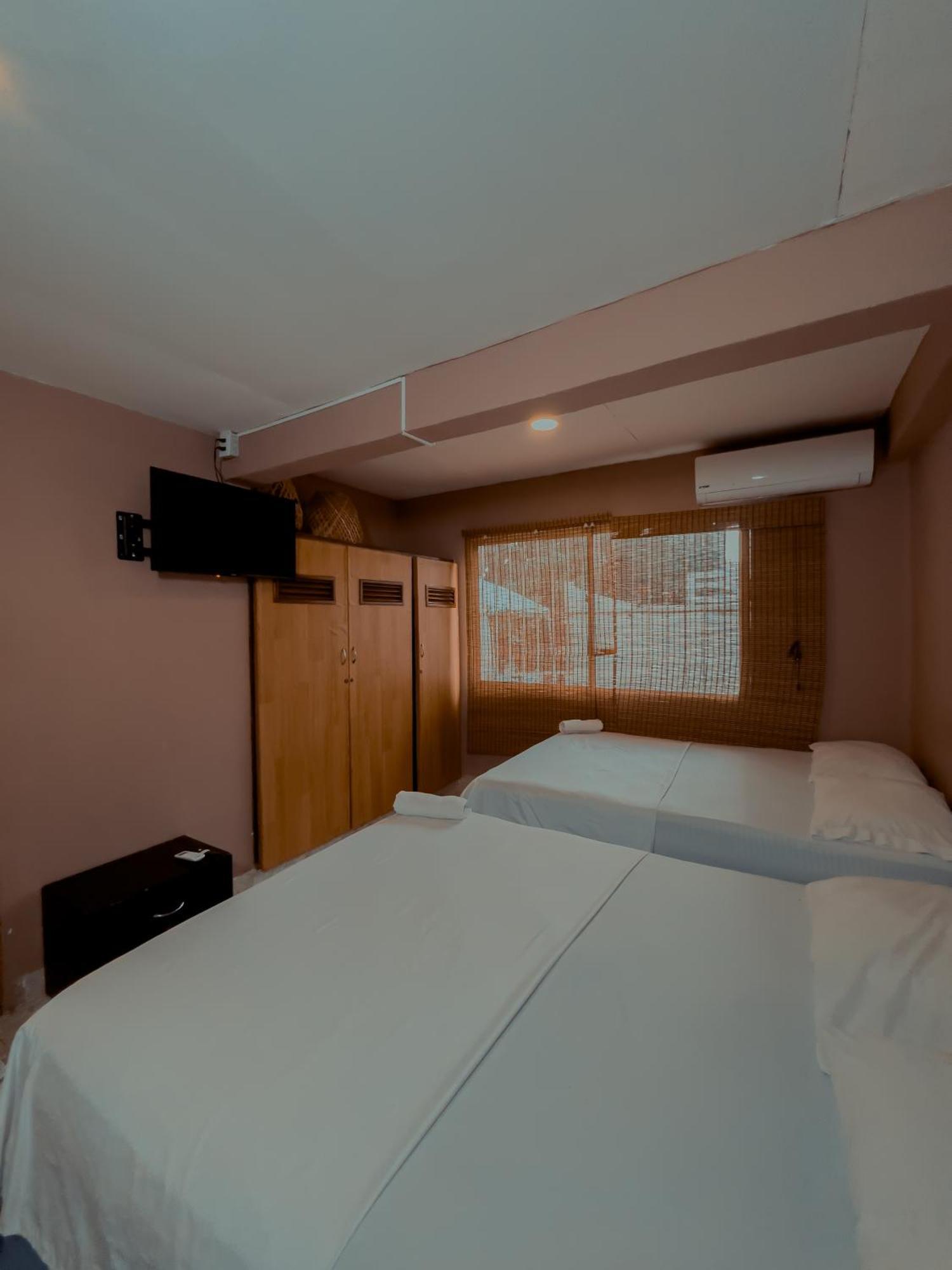 6-36 Hotel *